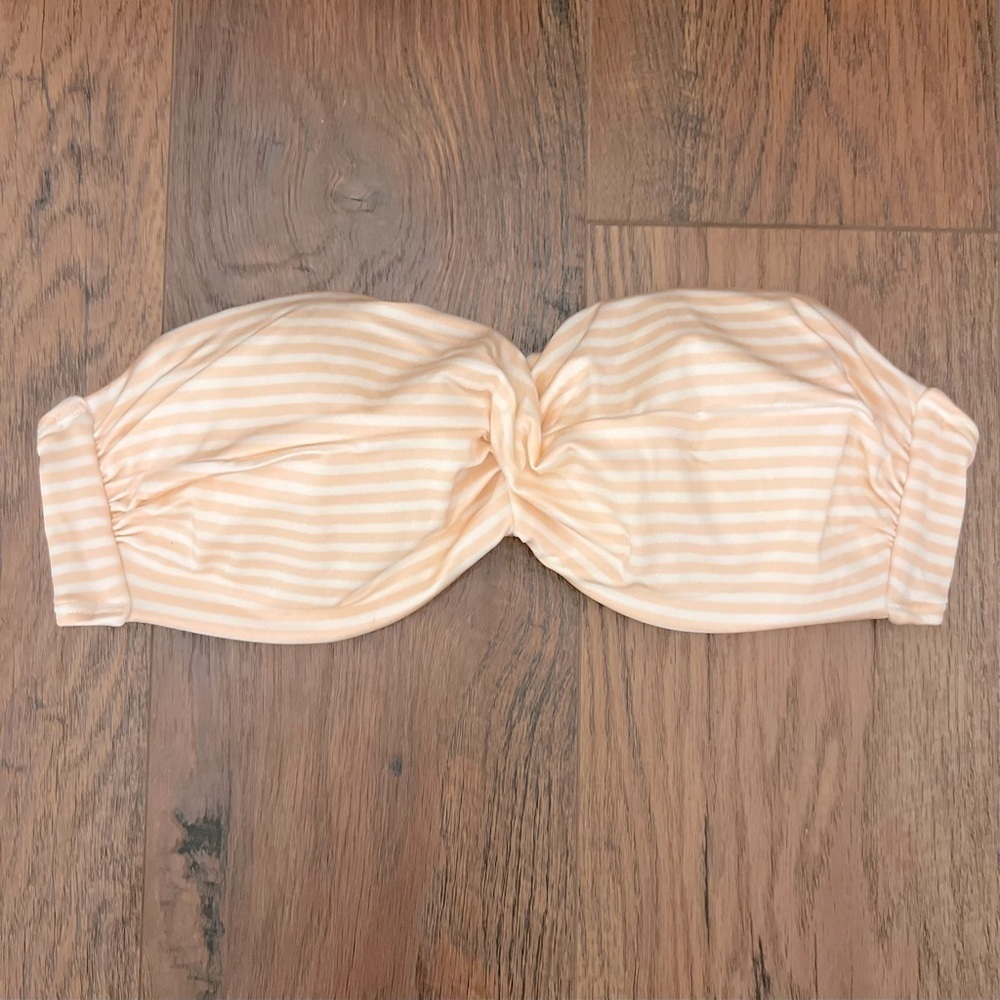 𝅺victoria’s SECRET iconic pink stripped bikini top. Size 34B